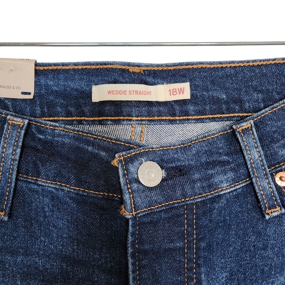 NWT Levi’s Wedgie Straight Jeans Dark Wash, 18W - Picture 2 of 6